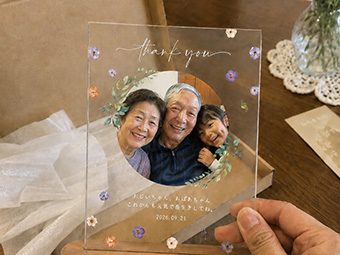 届いたスタンドを箱から出したところの写真