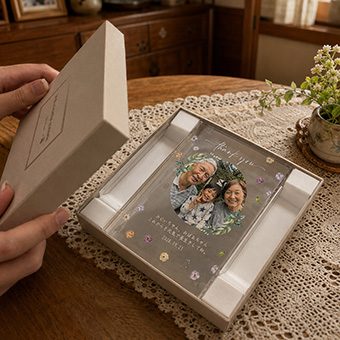 ギフトボックスを開けるイメージ